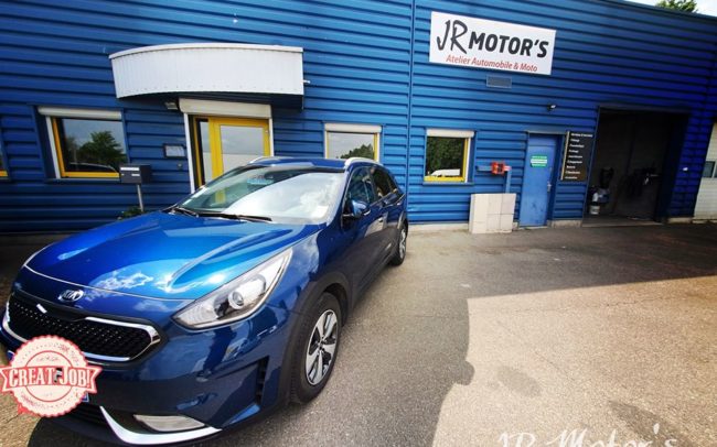Changement de pneumatiques pour cette KIA Niro réalisé par le garage JR MOTORS à Sausheim.